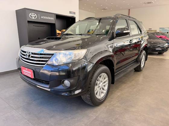 TOYOTA HILUX SW4 3.0 SRV 4X4 16V TURBO INTERCOOLER DIESEL 4P AUTOMÁTICO TOYOTA HILUX SW4 3.0 SRV 4X4 16V TURBO INTERCOOLER DIESEL 4P AUTOMÁTICO